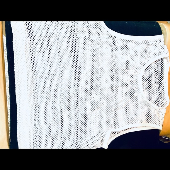 White top - Picture 2 of 2